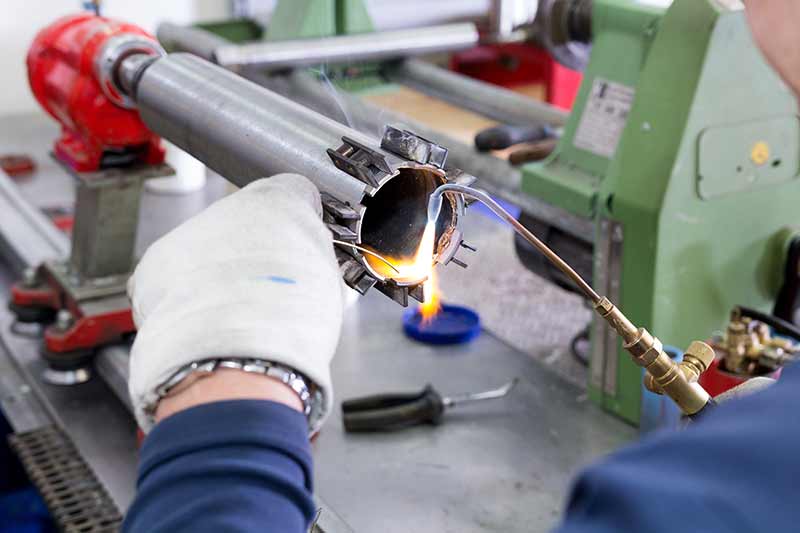 Erneuerung einer Bohrkrone mit neuen Diamantsegmenten